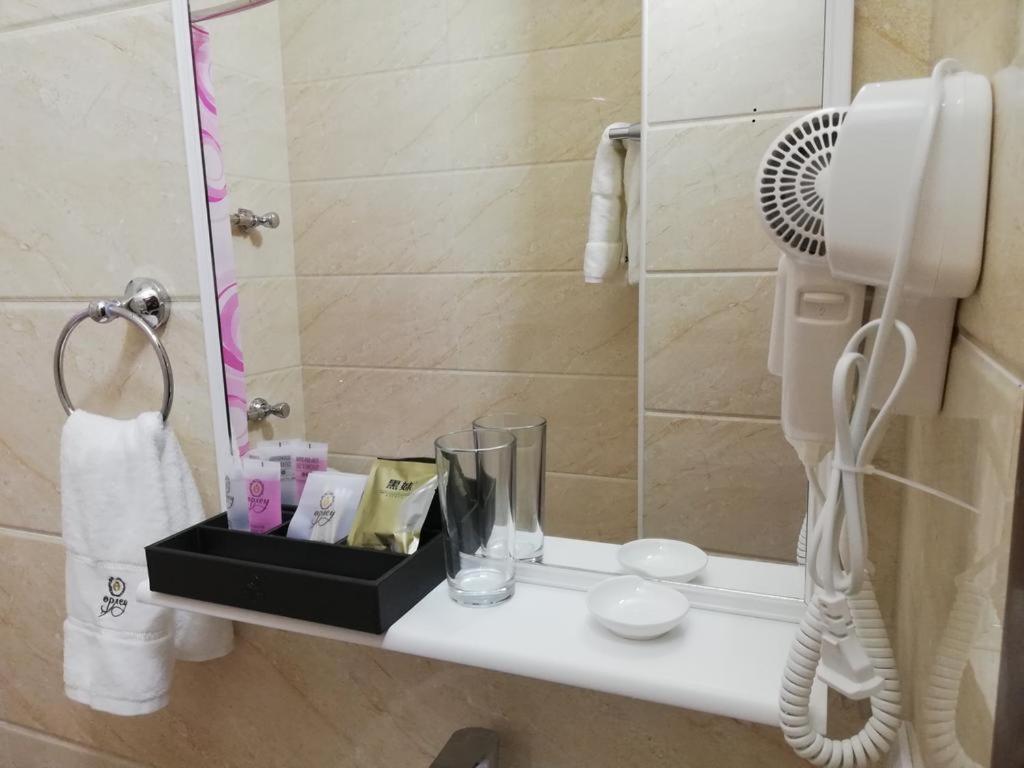Park Hotel Al Bustan Shymkent Esterno foto
