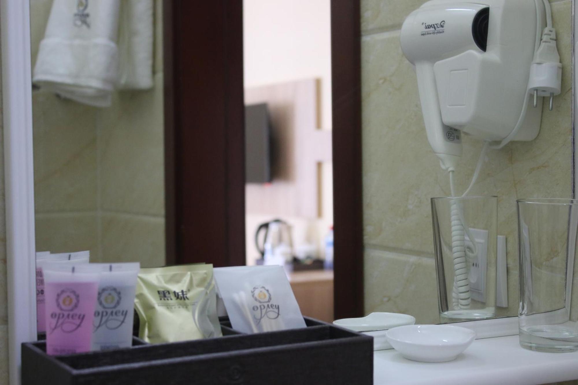 Park Hotel Al Bustan Shymkent Esterno foto