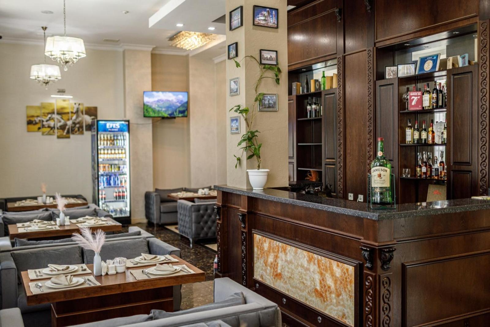 Park Hotel Al Bustan Shymkent Esterno foto