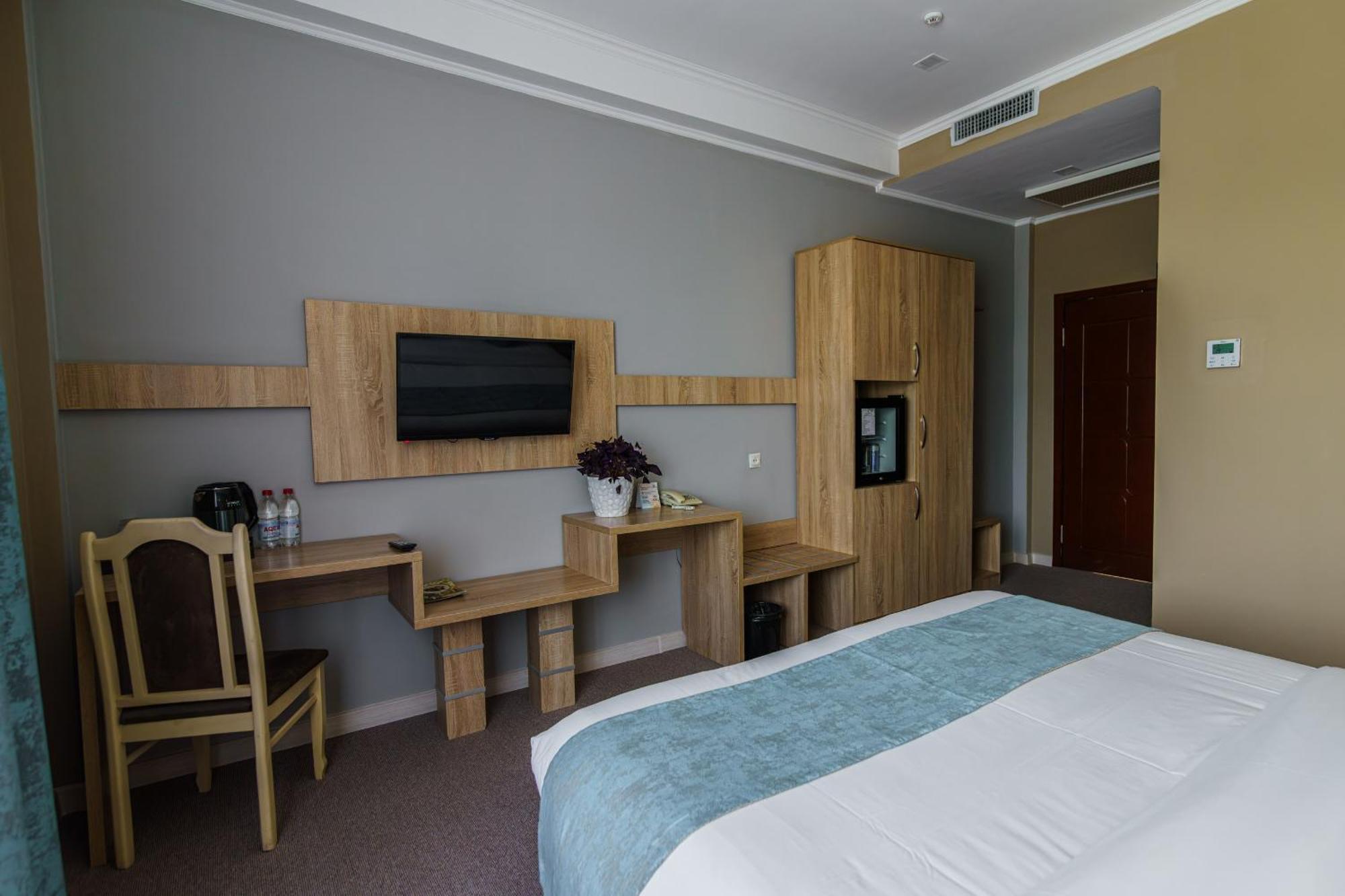 Park Hotel Al Bustan Shymkent Esterno foto