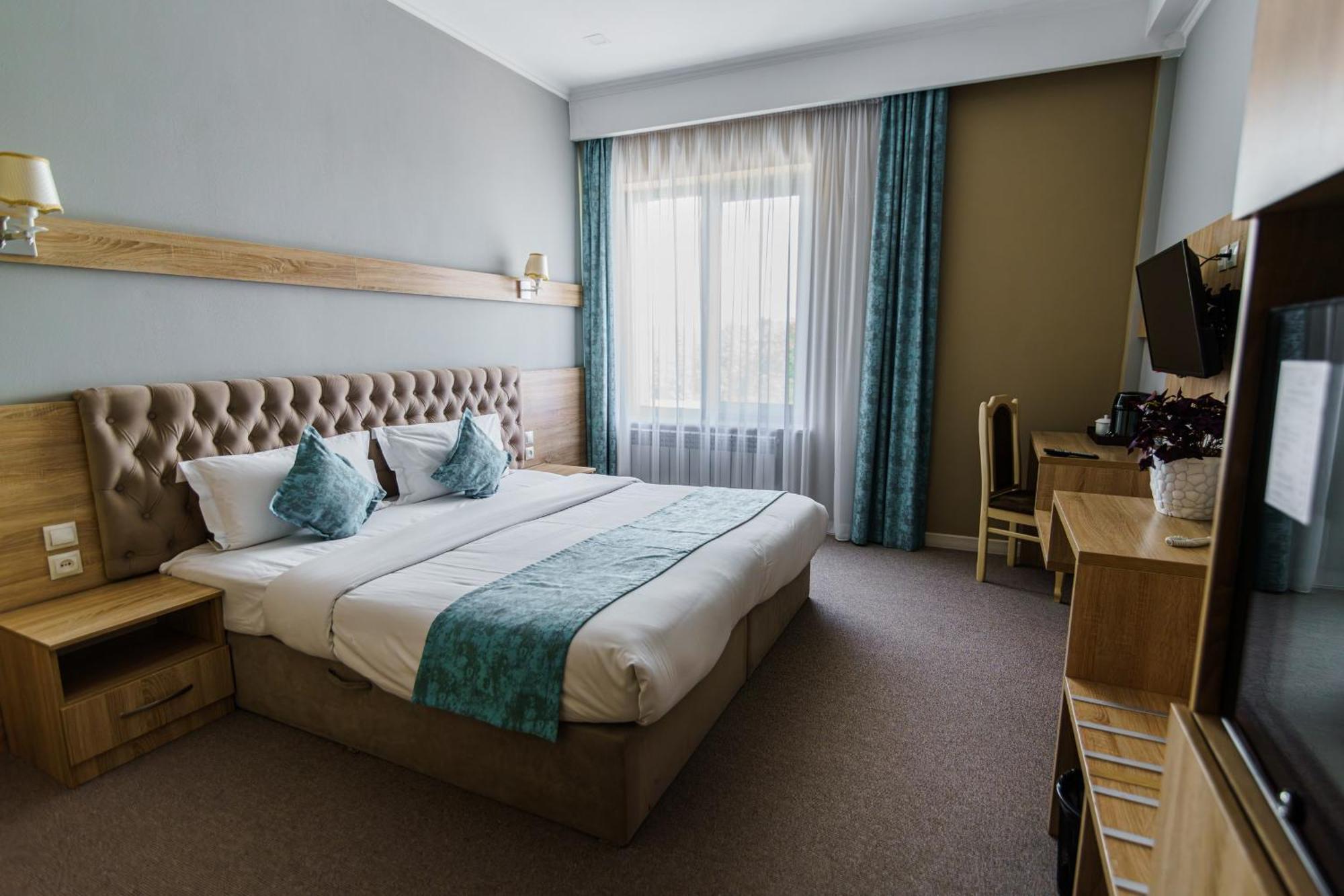 Park Hotel Al Bustan Shymkent Esterno foto