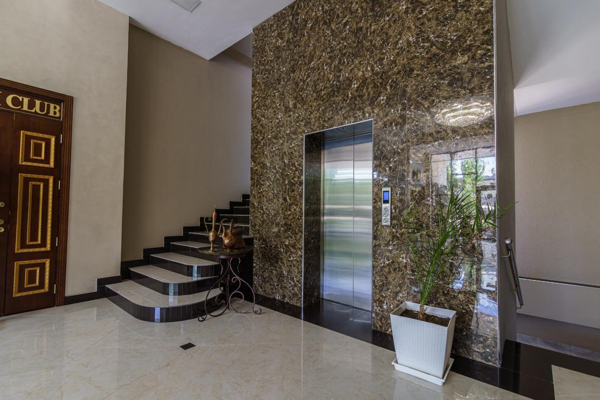 Park Hotel Al Bustan Shymkent Esterno foto
