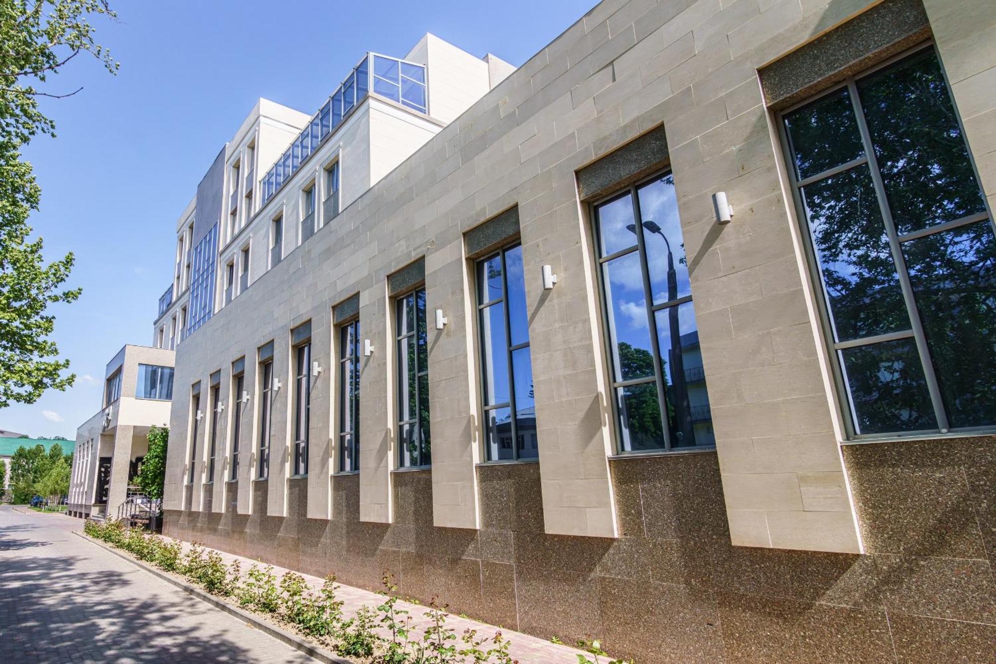 Park Hotel Al Bustan Shymkent Esterno foto