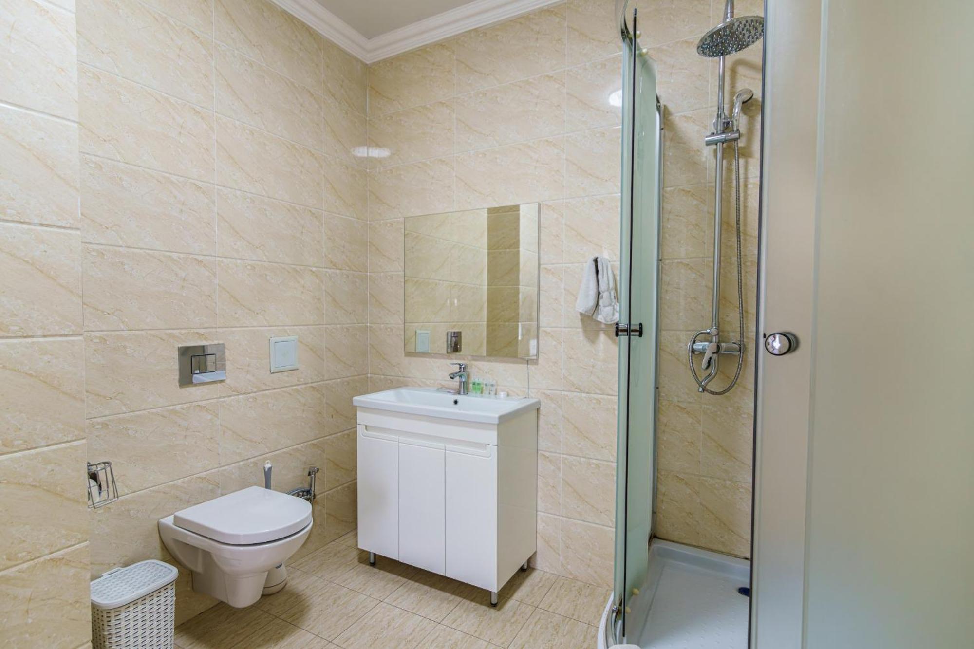 Park Hotel Al Bustan Shymkent Esterno foto