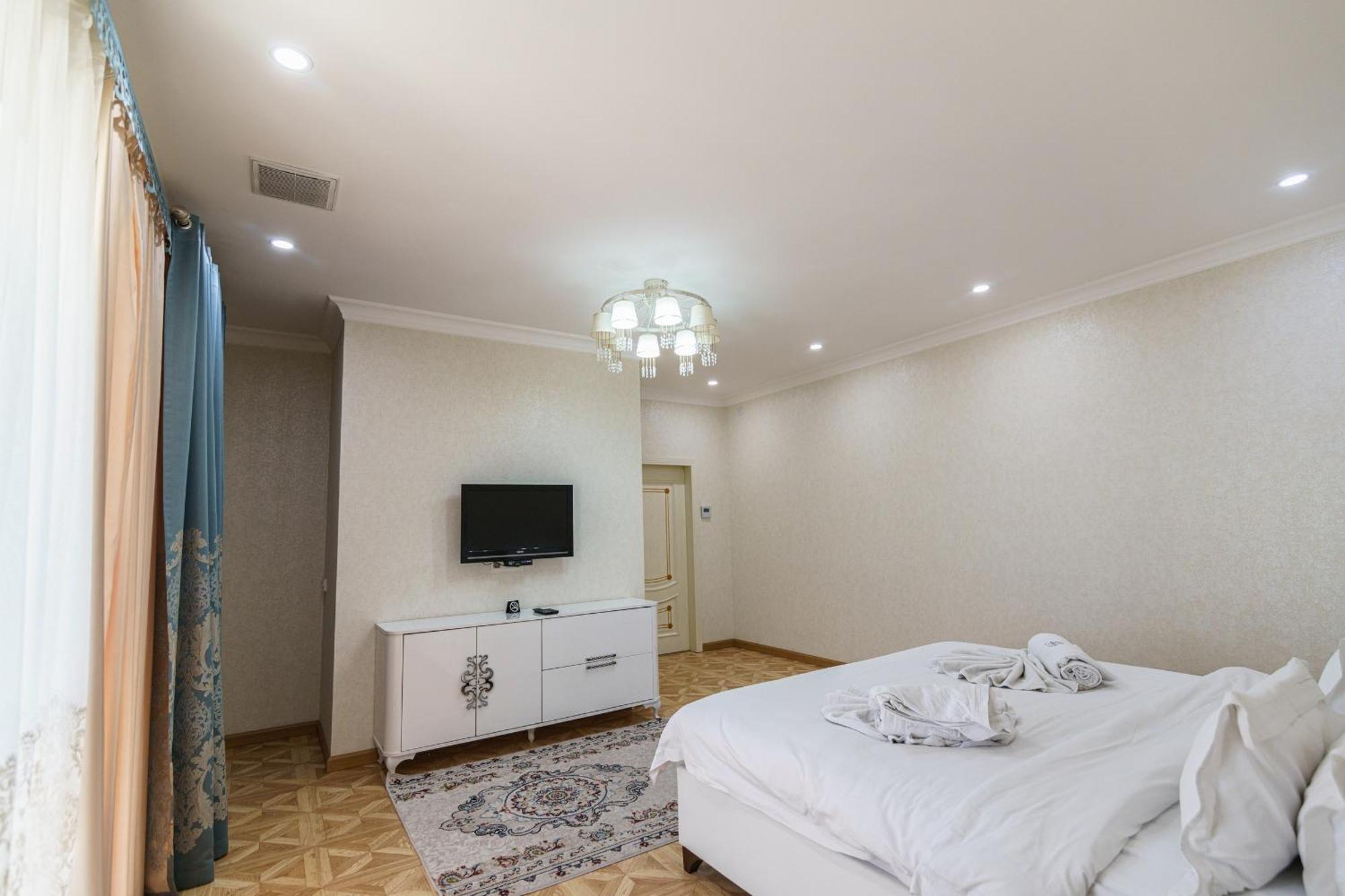 Park Hotel Al Bustan Shymkent Esterno foto