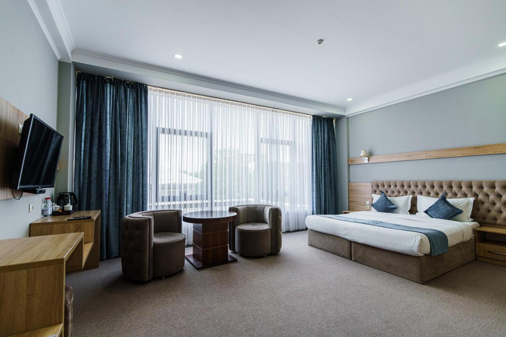 Park Hotel Al Bustan Shymkent Esterno foto