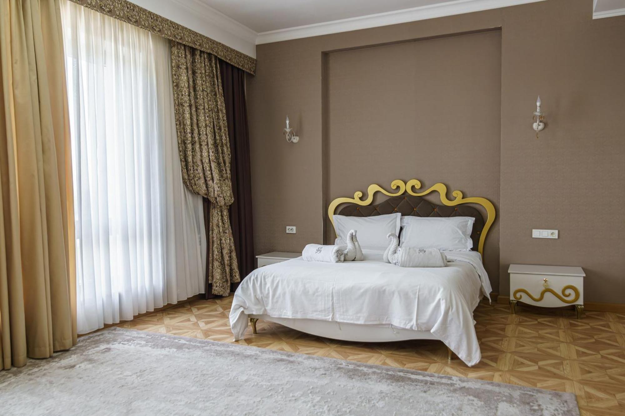 Park Hotel Al Bustan Shymkent Esterno foto